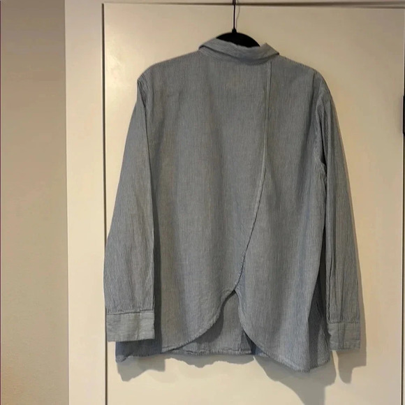 Madewell Blue Button Down Shirt with Long Sleeves and Standard Collar - Picture 3 of 5